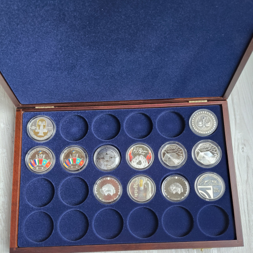 Футляр деревянный Vintage L (342х235х42 мм) для монет в капсулах d-46 мм (24 ячейки), тёмно-синий.